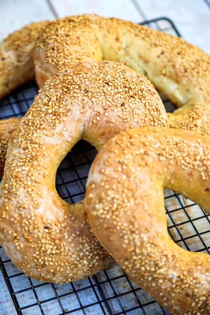 Levantine sesame bread